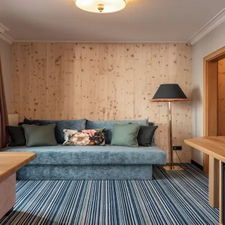 מלון Erzherzog Johann Alpin Style - Adults Only 4*