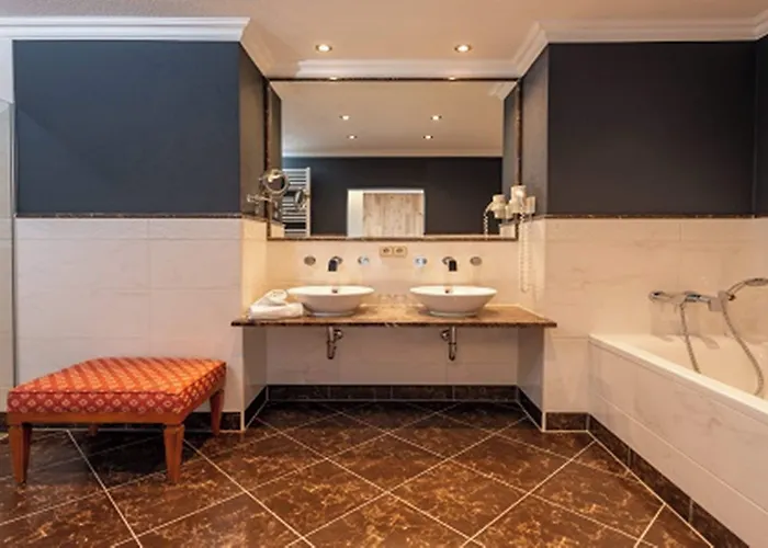 מלון Erzherzog Johann Alpin Style - Adults Only 4*